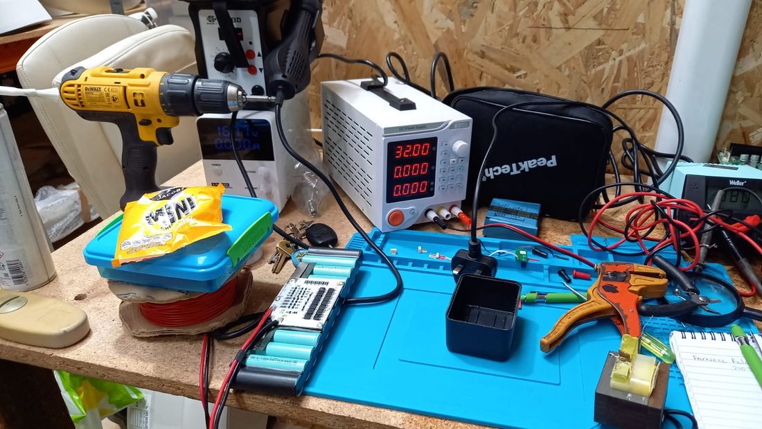 The M.R. Electronics test bench